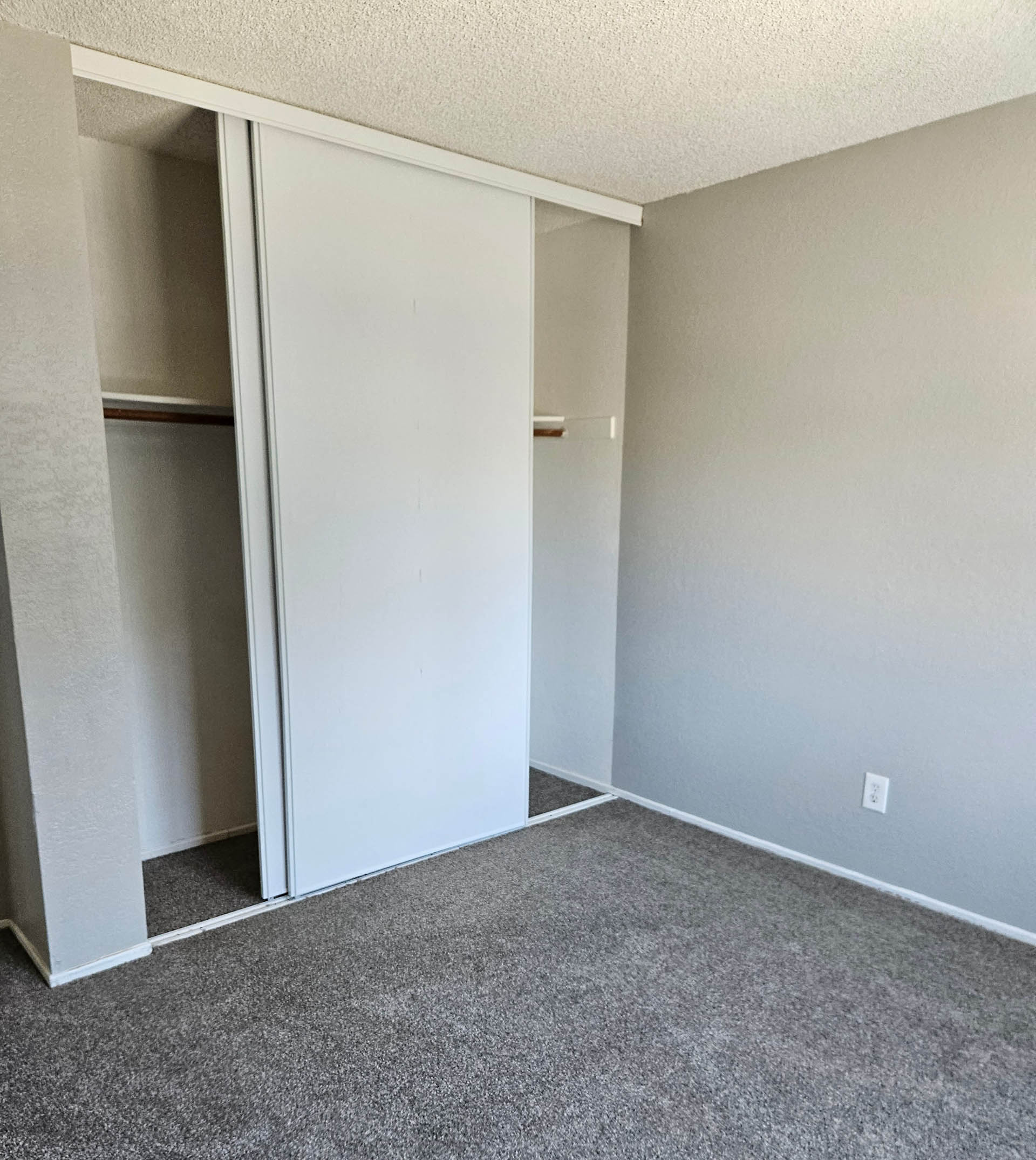 Oakridge Apartments photo 4